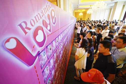 红娘直播相亲成新趋势，但陷阱需警惕